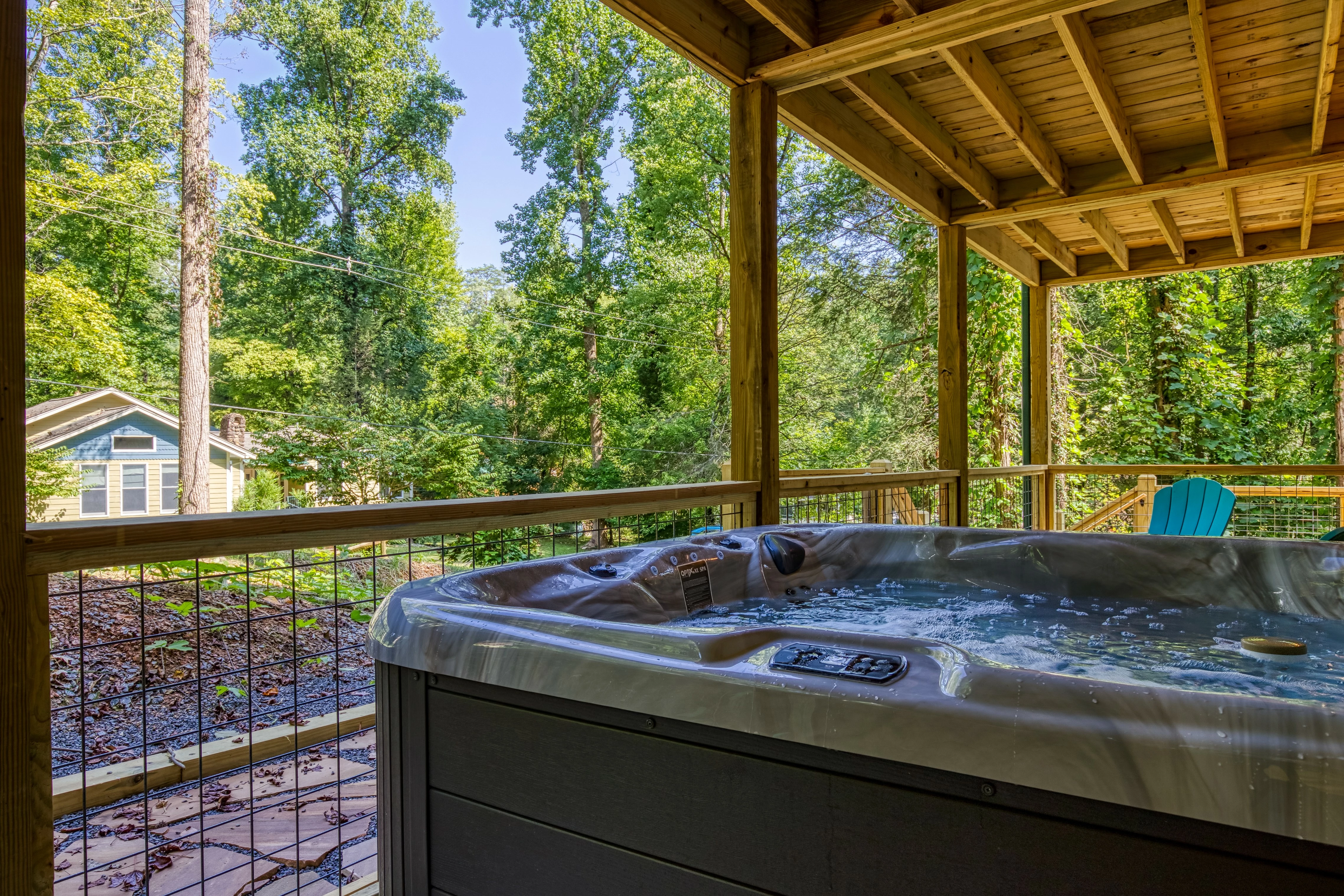 Gatlinburg Cabin Rental - Gatlinburg Pool Lodge #400 - 4 bedroom