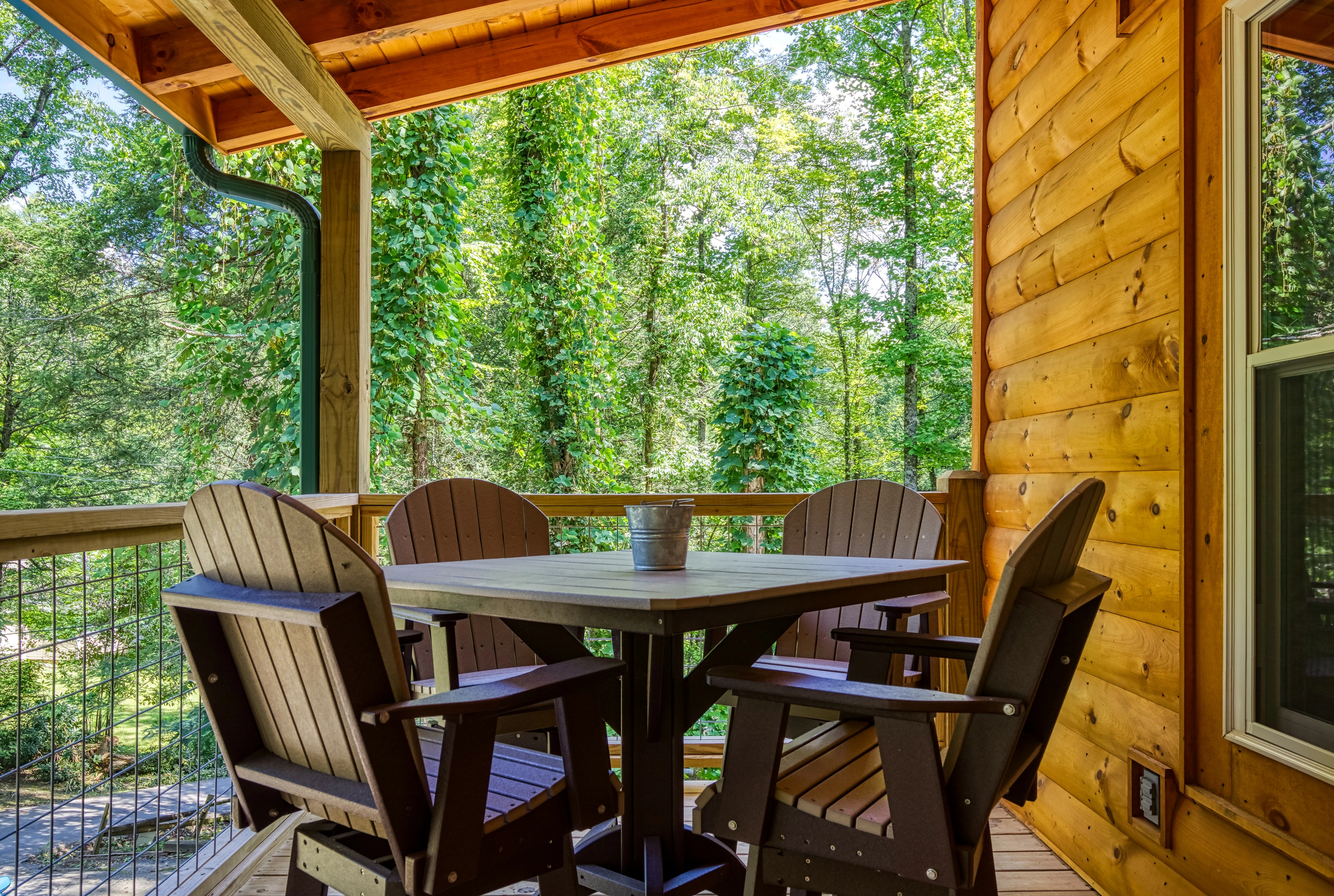 Gatlinburg Cabin Rental - Gatlinburg Pool Lodge #400 - 4 bedroom