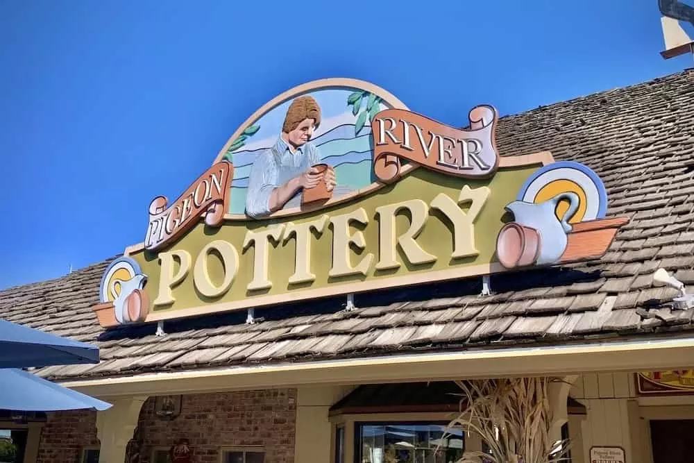 pigeon river pottery in pigeon forge