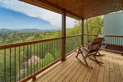 staying in a cabin is one of the best things to do in pigeon forge for couples