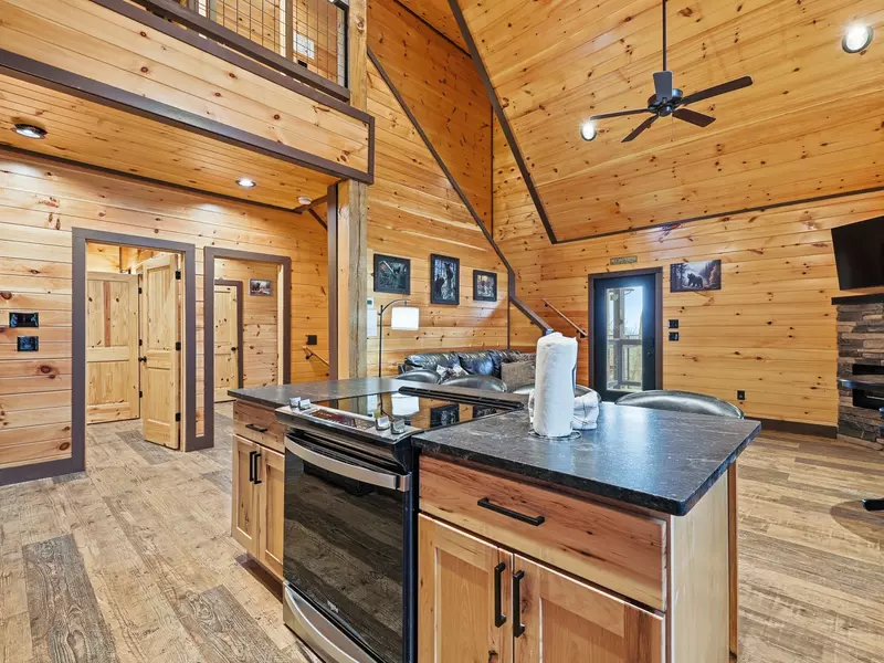 Property image, Exterior, of Falcon Crest #3104