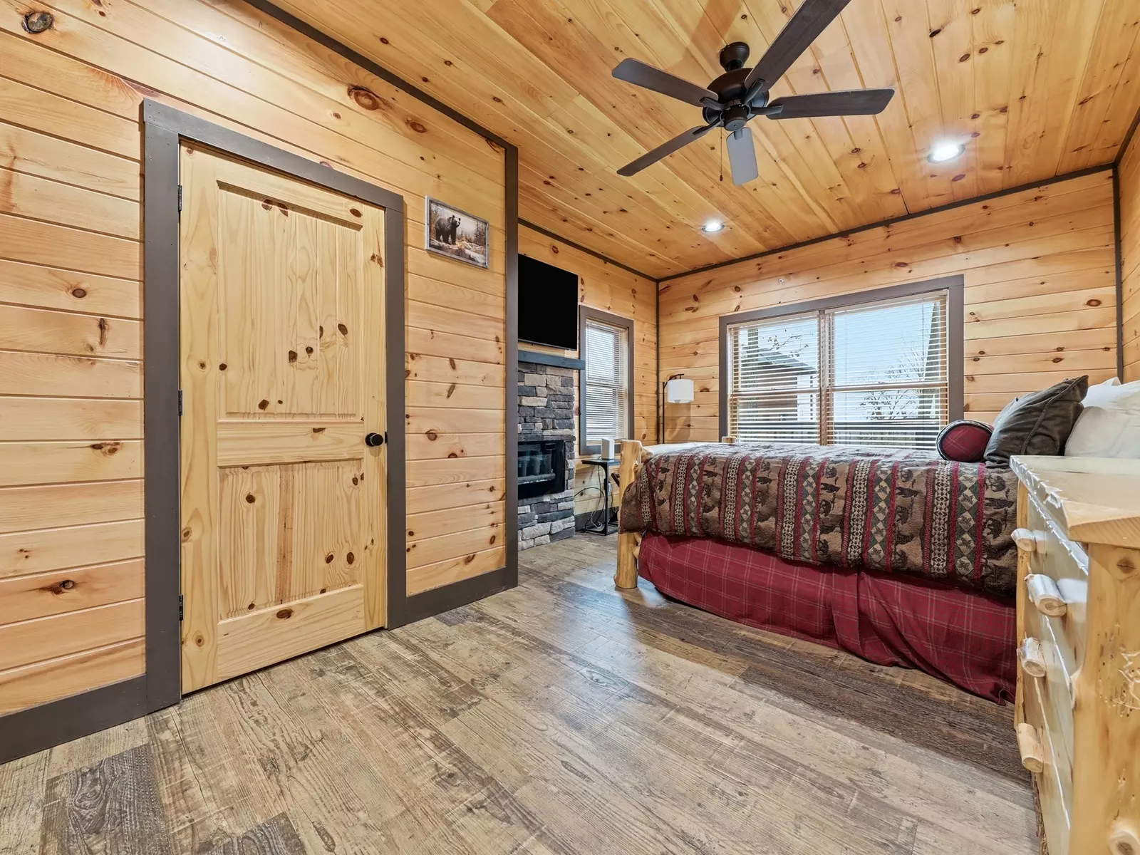 Property image, Exterior, of Falcon Crest #3104