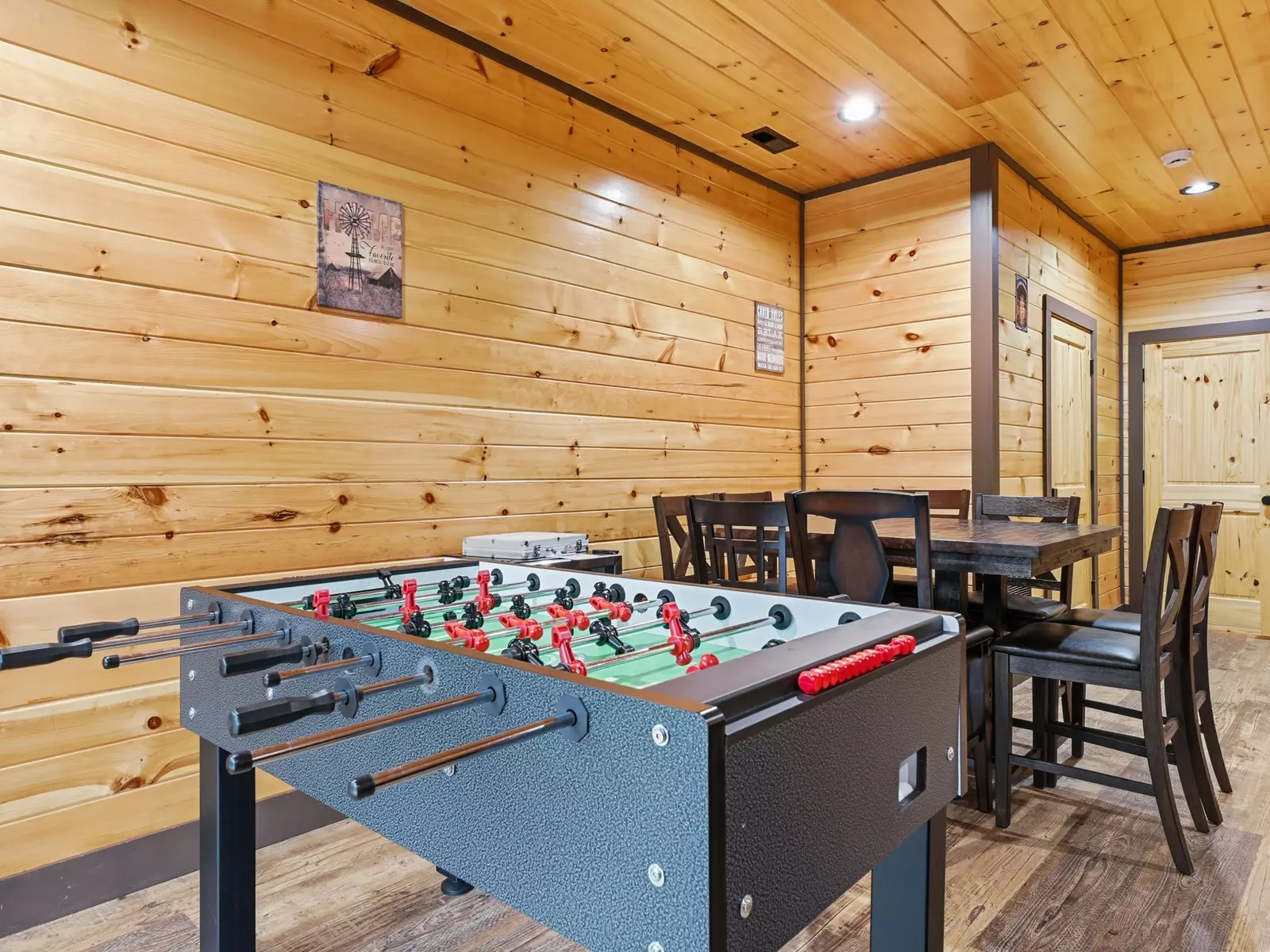 Property image, Exterior, of Falcon Crest #3104