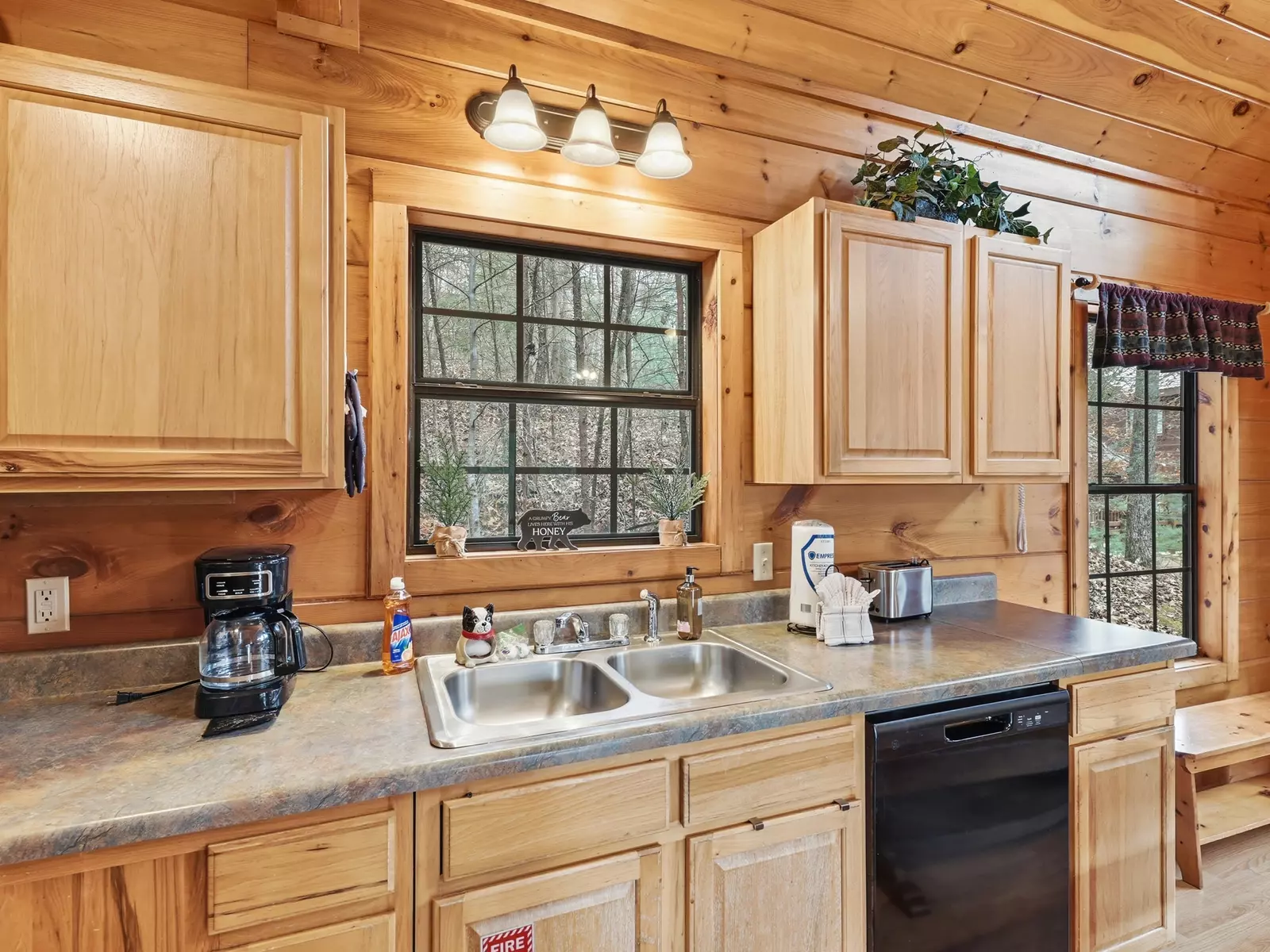 Property image, Exterior, of Wet Bear Paws #146