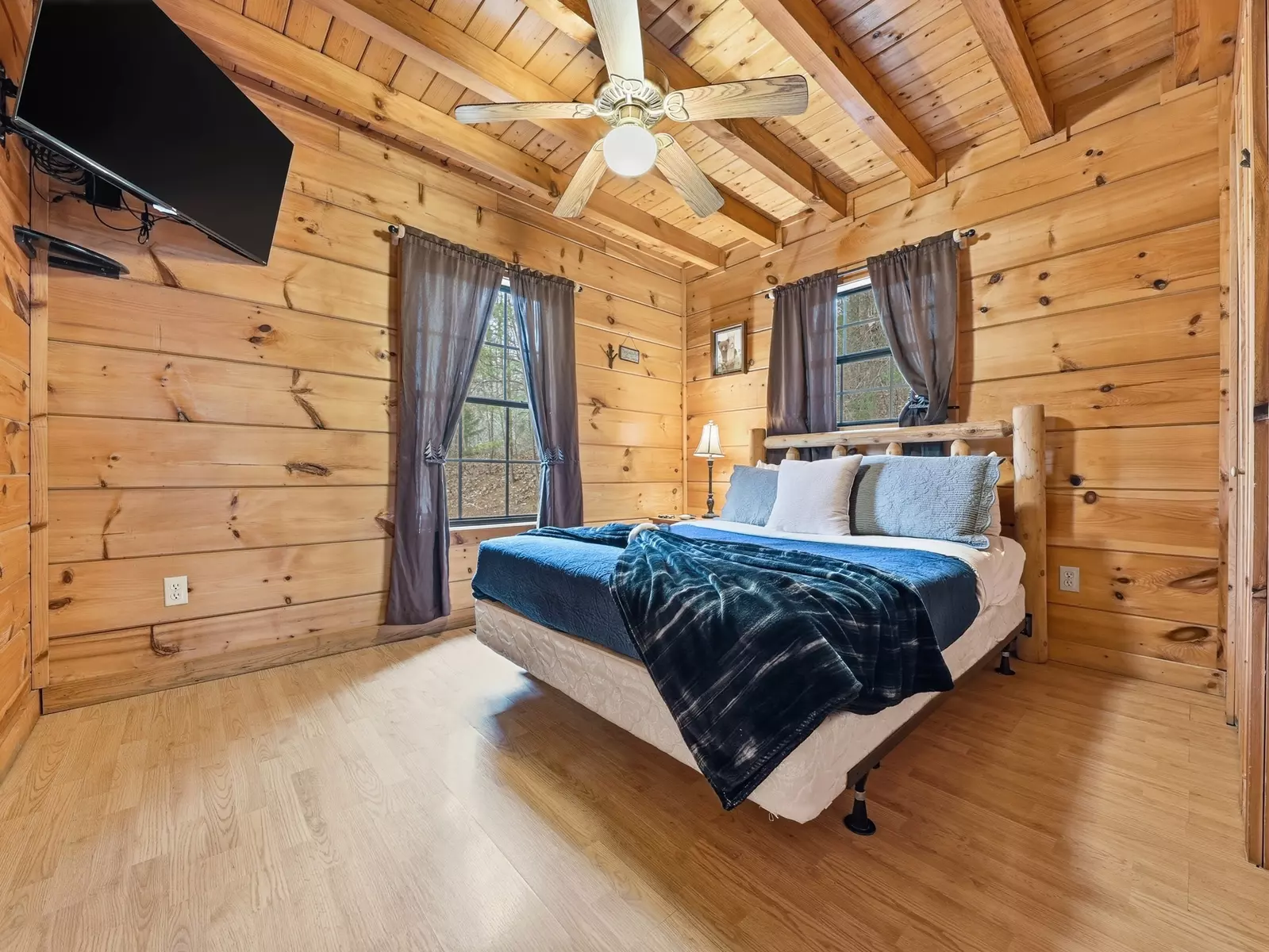 Property image, Exterior, of Wet Bear Paws #146