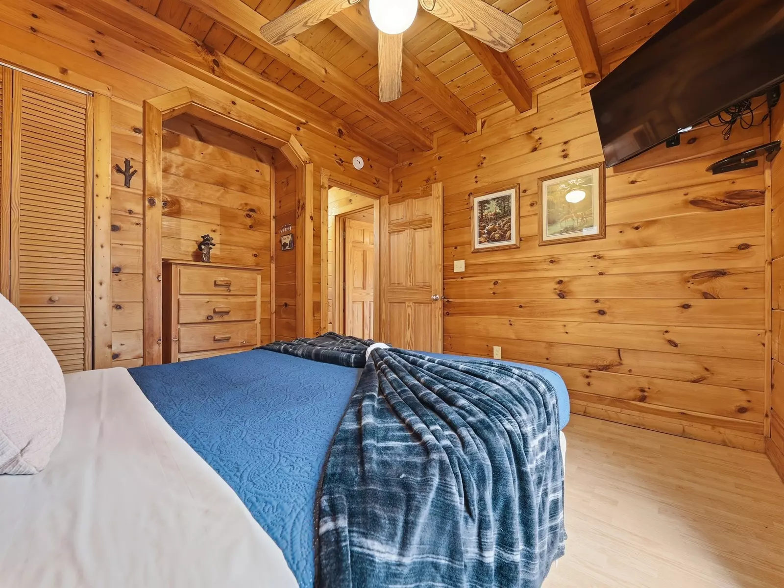 Property image, Exterior, of Wet Bear Paws #146