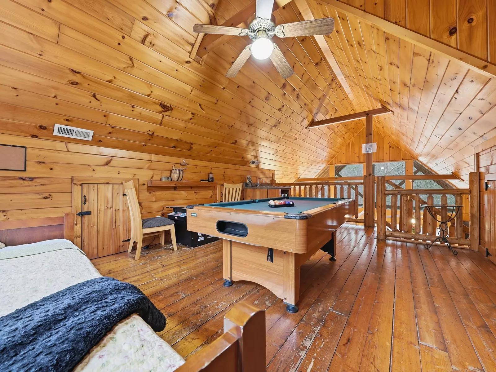 Property image, Exterior, of Wet Bear Paws #146