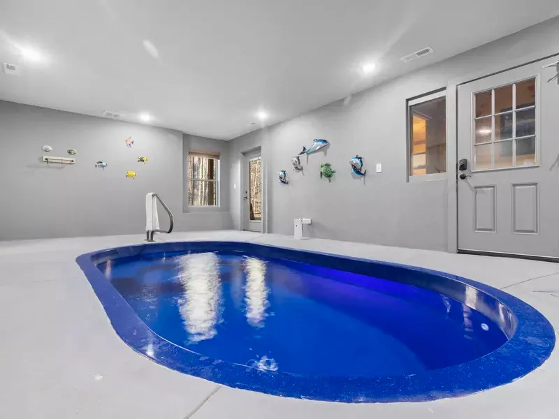 Legends Pool Lodge indoor pool