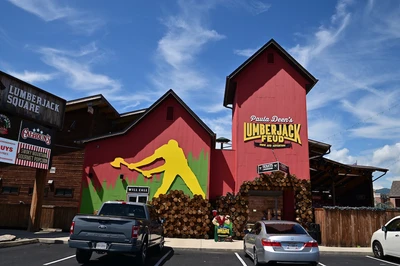 Lumberjack Feud Supper Show is one of the must-see Pigeon Forge shows