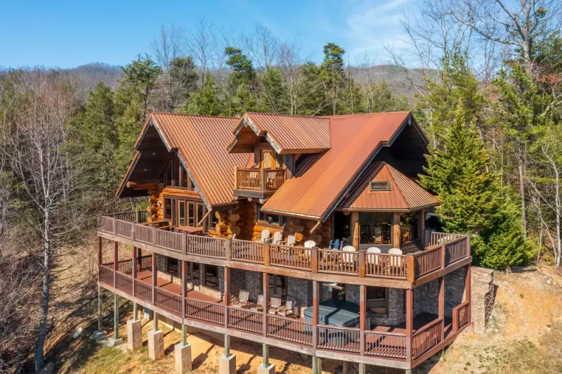 Cabin Fever Lodge large cabin
