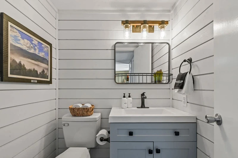 2nd Bathroom w/ Modern Vanity and Fixtures