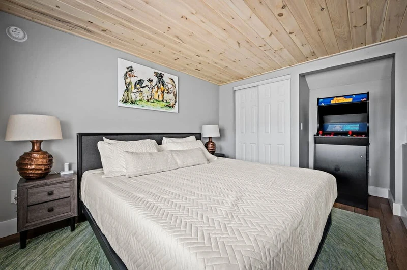 Loft bedroom which features nostalgic arcade