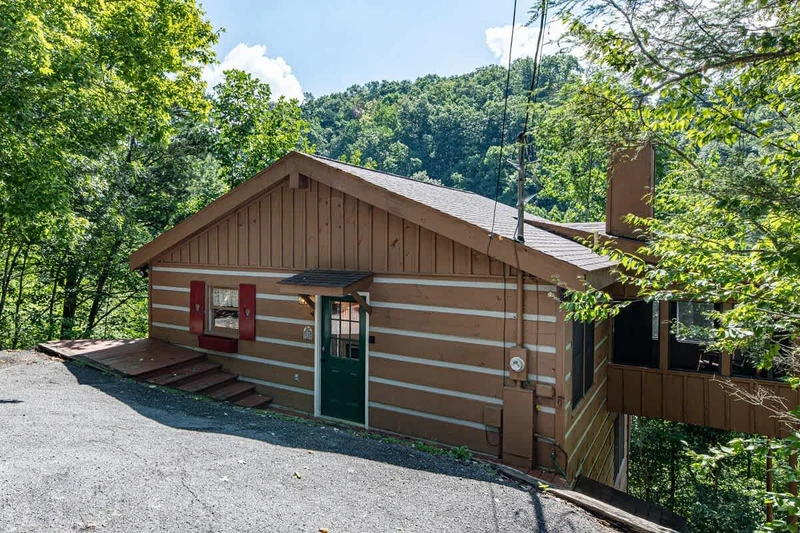 Front entrance of cabin.