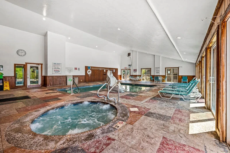 Shared Amenity - Pool & Hot Tub