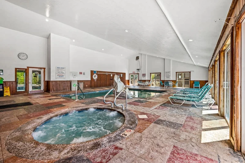 Shared Amenity - Pool & Hot Tub