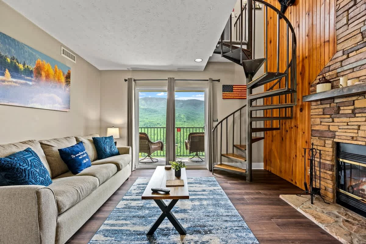 Smoky Hollow Getaway