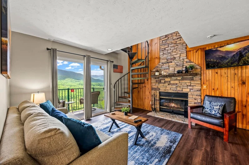 Smoky Hollow Getaway
