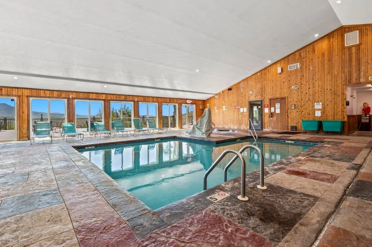 Shared Amenity - Pool & Hot Tub