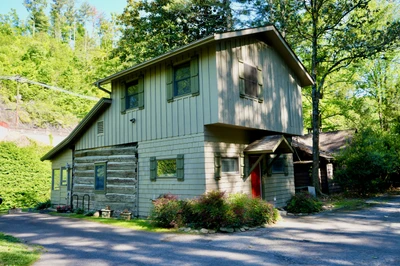 Granny's River Retreat #458