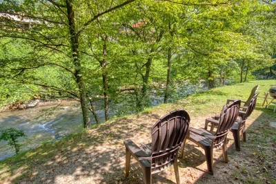 river dream is one of our secluded Smoky Mountain cabins on the river