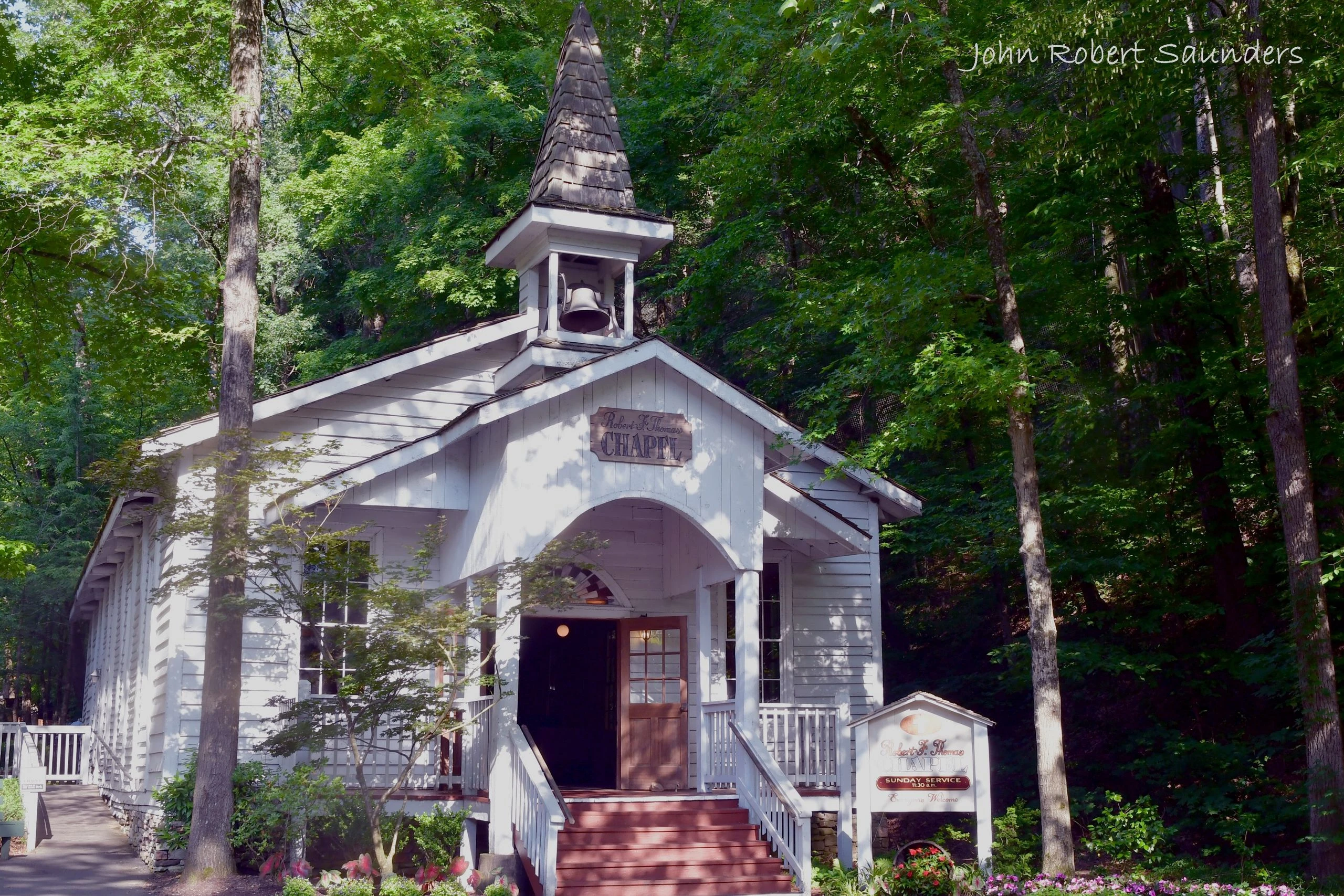 thomas chapel dollywood