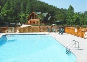 Pigeon Forge cabin with outdoor pool