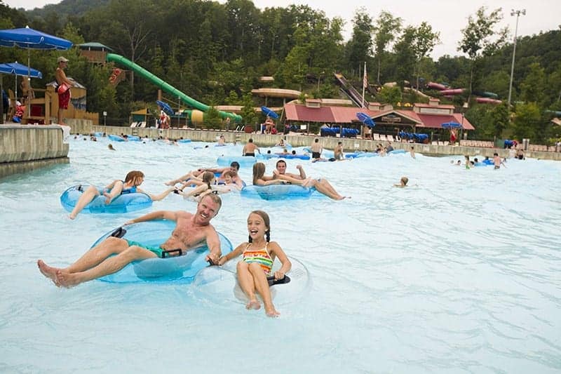 wave pool at dollywoods splash country