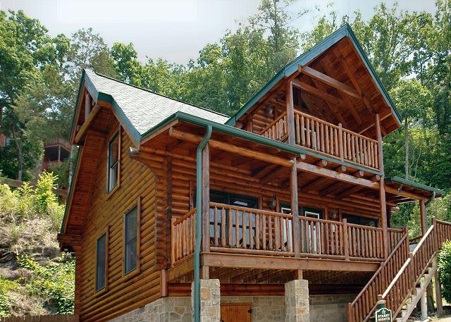 Exterior of Starry Nights rental cabin with Aunt Bug's Cabin Rentals in the Smoky Mountains