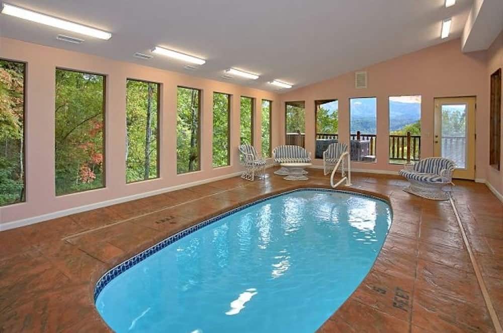 swimming pool in splash mansion