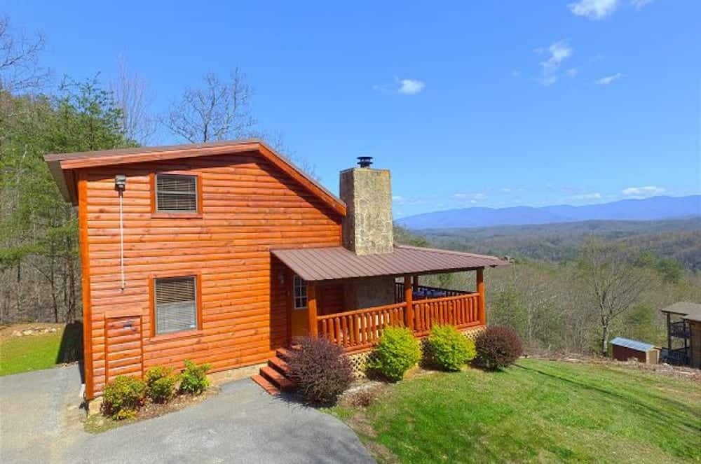 large group cabin in pigeon forge