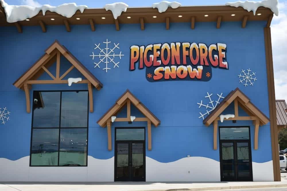 pigeon forge snow building exterior
