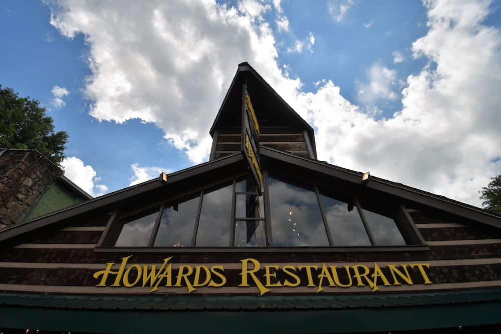 howard's restaurant in gatlinburg